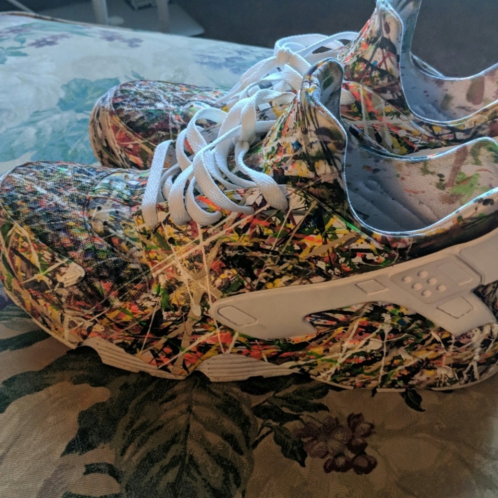 Splatter paint huraches. Nike.